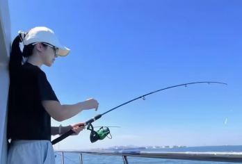 小港码头纯玩海钓 【高品质 | 提供鱼竿鱼饵 专业教学】【[可选超晚出发] 可选择上午或下午出海班次，选择适合您的时间再出发！】