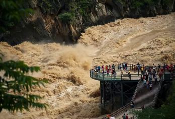 香格里拉段虎跳峡一日游+长江第一湾15-18人真纯玩团【景区退票政策：持学生证退半票/60以上老人退半票/70以上老人退全票/退伍/现役军人可退全票】
