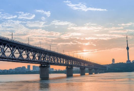 【私家团-7座商务独立游】黄鹤楼+省博+粮道街+昙华林+东湖【[产品特色]VIP一对一包车服务 定制游 不赶行程 无须拼车 自由随心】