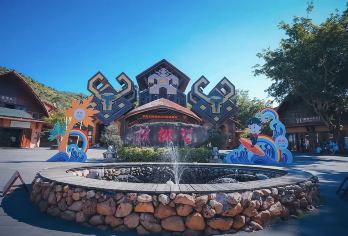 海南槟榔谷黎苗旅游区一日游【门票+往返接送+｜可选南湾猴岛】【[全区域接送]三亚市区、三亚湾、大东海、亚龙湾均可接送】