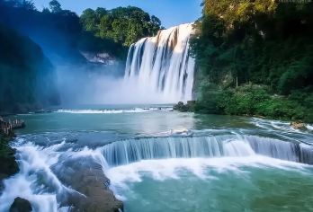 黄果树瀑布+青岩古镇一日游【包车私家团+上门接送】【包车直达两地 避免换乘耗时 一日内轻松串联两大经典景区 往返时间可自行安排 舒适便捷】