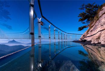 岳西明堂山、高空玻璃栈道、飞天玻璃桥1日游【秀美明堂山，奇松、怪石、云海、瀑布栈道、玻璃桥,无一不足】