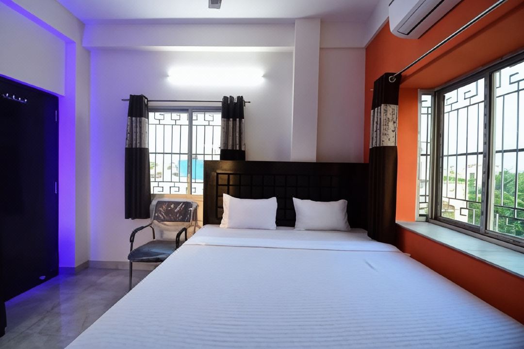 Garden Guest House 250m from Vfs Global & Rene Tower , Acropolis Mall