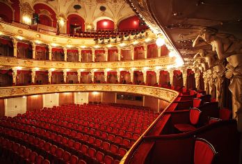 克罗地亚耶拉契奇总督广场+失恋博物馆+克罗地亚国家戏院一日游【私家团包车游 I 中英文司导 I 行程可沟通调整】