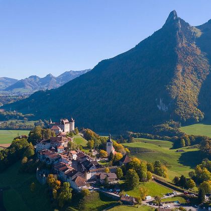 瑞士格吕耶尔+巧克力工厂+奶酪工坊一日游|可升级金色山口快车