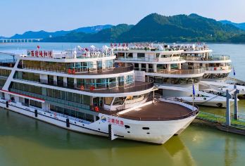 交运两坝一峡游船+屈原故里一日游奔驰/商务车队|过葛洲坝船闸【[品质商家]湖北AAAAA级旅行社，2024年湖北省优质服务品牌旅行社，前十强消费者满意单位。】