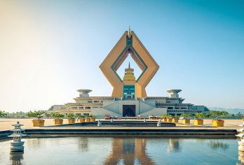 法门文化景区+乾陵【金牌导游│老寺院午餐│首站法门寺】【[虔心祈福]二环内接早、安心出游+专车专导不倒团、景区耳麦、行程透明、纯玩无购物】