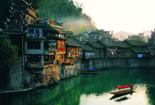 凤凰古城一日活动【讲解员带您游凤凰古城七景文化历史】【不该错过的《边城》。不可不看的文化历史！】