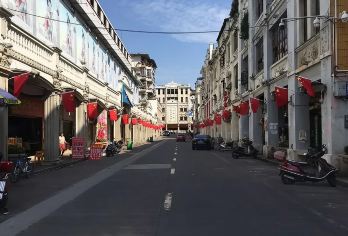 梧州中国骑楼城+龙母庙/景点定制/中英导游/包车@【非遗文创市集、传统美食（如冰泉豆浆、龟苓膏、纸包鸡）、复古街景摄影】