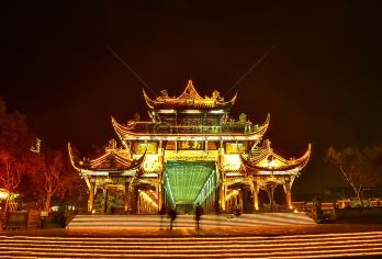 都江堰+熊猫谷+南桥蓝眼泪+灌县古城+仰天窝广场、私家专车团【白水都江堰、问到青城山、】