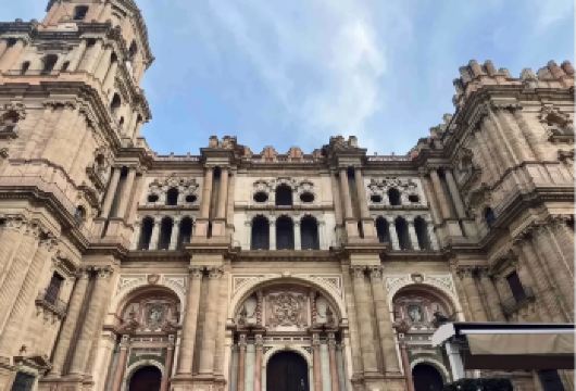 塞维利亚出发，马拉加一日游【行程景点可定制＋中文司机】【安达卢西亚跨城轻享之旅，漫步马拉加千年遗迹，登高瞰海岸，一日读懂阳光海岸古都风华】