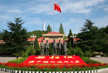 赵州桥+西柏坡中共中央旧址+纪念馆一日【包车】二环内上门接送【包车时间自由，畅游红色圣地西柏坡+历史古迹赵州桥】