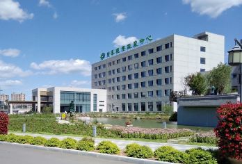 【亲子溜娃·泡汤养生】本溪康溪温泉度假区一日游【[景点介绍]室内室外42个温泉、泡池及百米漂流河、造浪池、戏水滑梯、大型水寨、汗蒸广场】