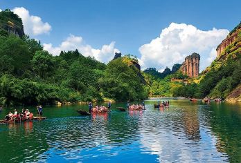 福建武夷山国家森林公园&九曲溪竹筏漂流一日游印象大红袍演出R【漫步九曲溪边，体验竹筏漂流，近距离感受山水间的宁静与和谐】