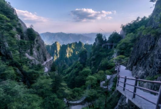 丹凤安森曼酒庄秦岭江山景区【2-6人团】纯玩一日游【景区门票全含，景区游览时间充足，旅途行程自由，真纯玩，无套路，无任何强制消费，享受美好惬意旅行。】