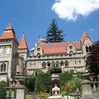  塞克什白堡+博里城堡+圣伊什特万圣殿+西斯泰尔教堂一日游