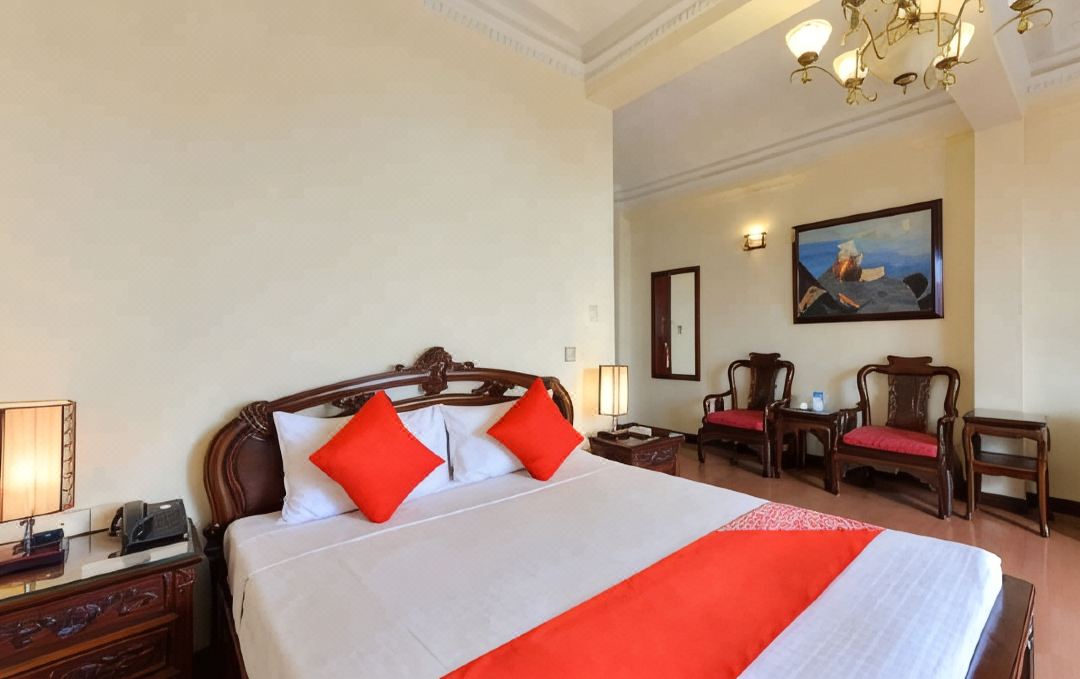 Lucky 2 Hotel & Travel