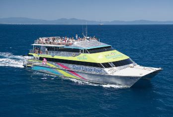 凯恩斯大猫号绿岛大堡礁一日游-航程短·绿岛畅玩5小时【近距离观赏水下世界：绚丽珊瑚礁、五彩热带鱼、海陆空5小时深入畅游，动静结合，老少皆宜！】