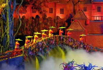 【当日可约】《闽南传奇》秀+老院子景区+萌发地·海景小火车【沉浸式体验闽南文化，搭配《闽南传奇秀》360°实景演出，震撼视听盛宴，亲子游/民俗爱好者必打卡】