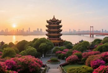 黄鹤楼+东湖+武大+长江大桥+湖北博物馆一日游/6人精致小团【[精致小团]纯玩小团，不拥挤，无需等待。黄鹤楼】