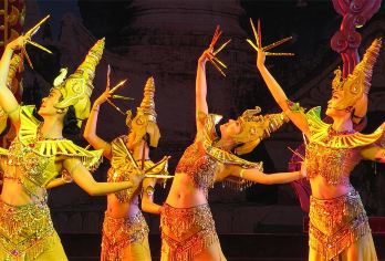 中国云南西双版纳金孔雀之夜·勐巴拉娜西一日游-自驾车必选【[景区看点]一场民族文化视觉盛宴，一台以西双版纳民族风情为题材的大型旅游歌舞晚会】