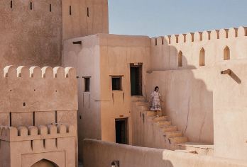 阿曼尼兹瓦城堡一日游【2人起订丨酒店接送丨中文司导】【[文化盛宴]参观尼兹瓦堡、巴赫拉堡以及贾布林城堡,了解阿曼的历史及文化】