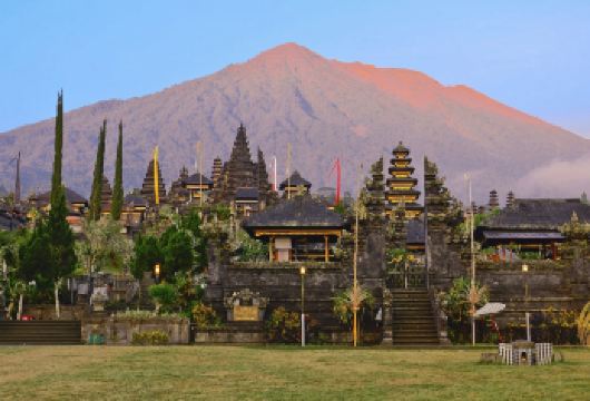 布沙基寺 & 伦普央天门一日游【参观巴厘岛的壮丽母亲庙 在天门寺（伦普扬寺）体验拍摄Instagram照片的乐趣 在蒂尔塔冈加皇家公园喂鱼，这是Instagram上一个热门的拍照地点。】
