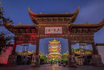 湖北省博物馆+东湖樱花园+夜上黄鹤楼一日游【精品线路、网红精华、旅拍打卡、浪漫樱花】