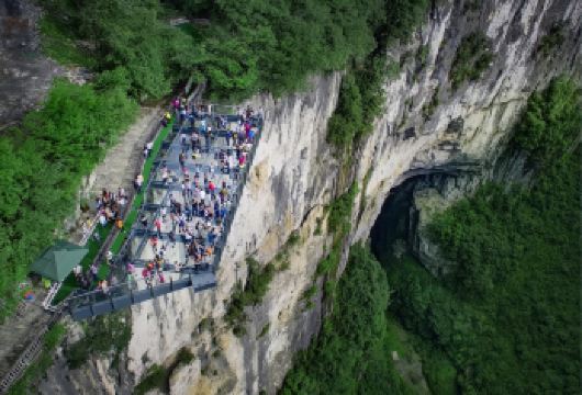 【独立包车+上门接送】重庆武隆包车一日游天生三桥+仙女山【本土红榜旅行社，自有强大的自营车队和司导。纯玩不进店，天天发团，本社直发，不转团不卖团品质有保障。】