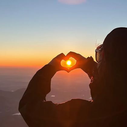 轻松夜爬泰山观日出【免排队+导游陪爬+休息坐席+登山大礼包】