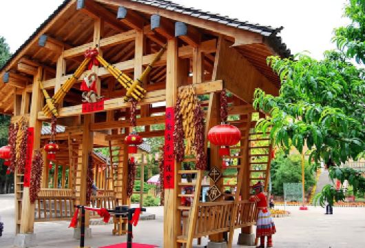 【昆明游玩推荐】云南民族村+滇池+西山风景名胜区纯玩一日游【[一价全含]费用包含门票+车费+导游+中餐，西山风景区（西山景区门票+环保车）+云南民族村+滇池大坝】