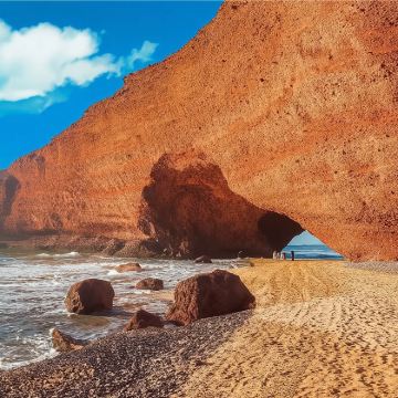 阿加迪尔至勒格齐拉红岩之旅，穿越山脉沙漠海湾，享海边风味午餐