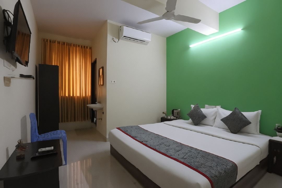 Green Tree Hotel-Near Vfs Global and Ramee Mall