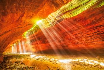 延安甘泉大峡谷一日游【本地旅行社+专线导游+纯玩+上门接送】【[上门接送]延安市区内火车站，汽车站，市区内酒店上门接送，让您轻松出行】