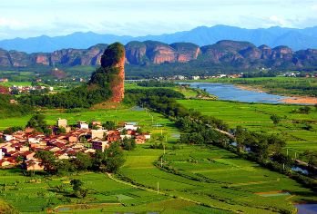 江西鹰潭龙虎山一日游【畅游天师府泸溪河 纯玩含餐赠象鼻山 】【纯玩无套路！专职导游队伍，每位贵宾均赠送一顶专属定制精品刺绣棒球帽！】