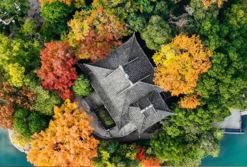 宁波溪口一日活动【雪窦山弥勒佛+蒋氏故居 含往返车 可含中餐】【奉化溪口一天：蒋氏故居联票+梦在武岭+民国大杂院景区一日游，人文与自然景观相结合】