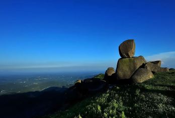 广西钦州：三娘湾景区+景区可定制*多语言地陪*导游*包车@【三娘湾景区“滨海自驾之旅”；乘船出海可近距离观赏白海豚（包括罕见的粉色个体）】