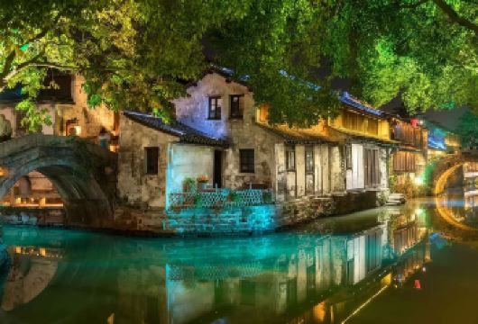 周庄古镇夜游【镇水上游船+（只此周庄）大型演出】【苏州古城区内石路，观前街，火车站，拙政园附近可上门接】