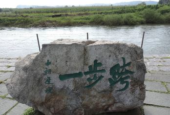 【丹东起止】抗美援朝纪念馆+断桥+含虎山长城+国门+安东老街【经典团多套餐，无坑无自费，参观真正断桥 ，含往返高铁票，行程轻松不累；】