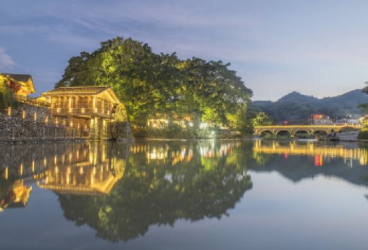 南靖云水谣古镇+福建土楼王景区包车私家团 1单1团 行程自由【[本地旅行社资质齐全]天天发团，自有车队，客家专业司机10年驾龄经验】