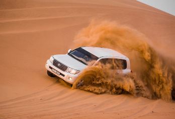 迪拜沙漠冲沙一日游 骑骆驼+接送+日落·晚餐/表演/汉娜手绘【迪拜市区酒店接送+特色表演+汉娜纹身+软饮+骑骆驼+阿拉伯晚餐】