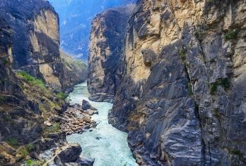 香格里拉出发上虎跳峡(香格里拉段)+丽江玉龙雪山一日游包车【精选线路 品质线路 可根据您的路线为您定制，全程用车无缝接送、为您带来舒适的旅行体验。】