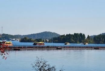 皖西大裂谷+万佛湖一日游【裂谷碧波◆2-8人小团】【皖西大裂谷·奇谷探幽；万佛湖游船观千岛碧波；2-8人精致小团览美景】