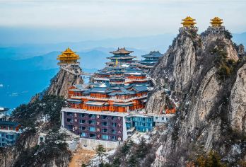 洛阳出发到老君山景区一日游 景区直通车 天天发 含老君山门票【洛阳市区出发老君山，景区指定直通车，全程无购物，纯玩不进店】