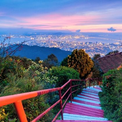 槟城娘惹博物馆+壁画街+姓氏桥+升旗山夜景一日游