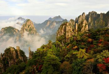 【私家团】黄山+呈坎+夜游非遗鱼灯一日 |导游+专车| 纯玩【[大美黄山+徽派建筑非遗联动]登山赏奇松打卡国宝迎客松/光明顶/穿越西海大峡谷精华一日】