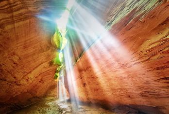 延安甘泉大峡谷一日游【延安往返/丹霞地貌中国梦之谷】【亮点一：景区派专人协助办理门票景交，不跟进景区，游玩时间充足。】