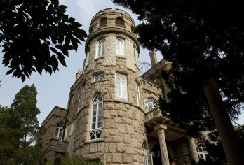 青岛啤酒博物馆+市内8大景区/赠送游艇船票/纯玩无购物无自费【欣赏万国博览[八大关 ]&网红[天主教堂|中山路商业街]& 感受青岛魅力|[ 信号山 栈桥]】