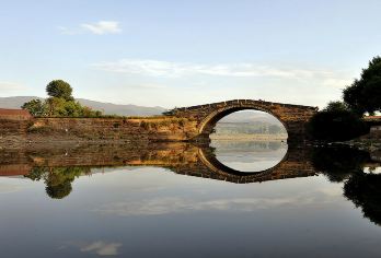 云南大理沙溪古镇一日游【纯玩包车+上门接送+车型自选】【[精选线路]线路自由选择，可以私人定制出行，按车报价，多人只需购买一份！】
