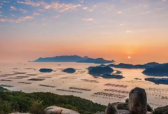 霞浦北岐滩涂+杨家溪+东壁日落【上门接送+门票+司导讲解】【北岐滩涂赏日出鎏金光影，竿影渔船交织成天然画卷】